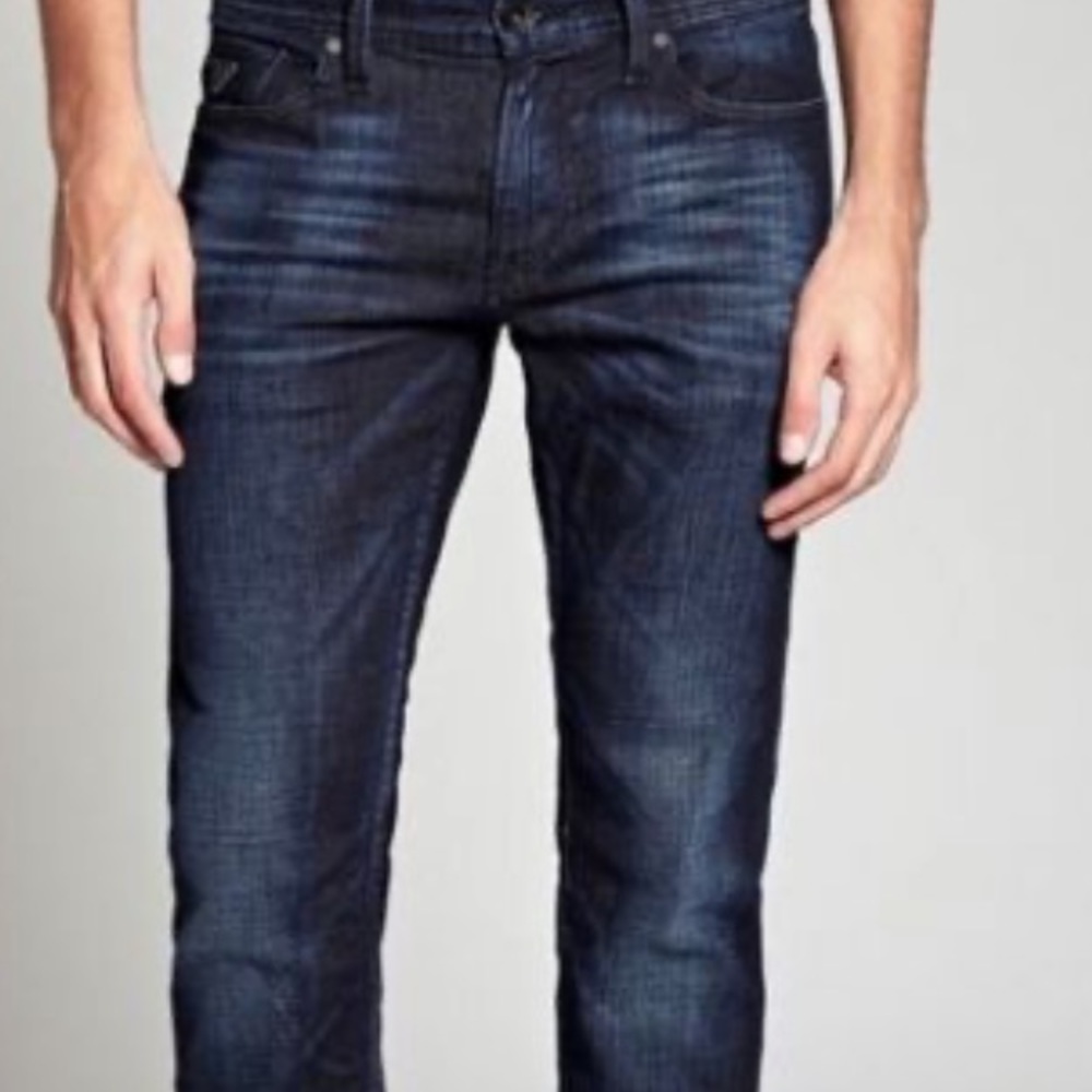 🥕GuessRobertson Men’s Slim Tapered Jeans  W28